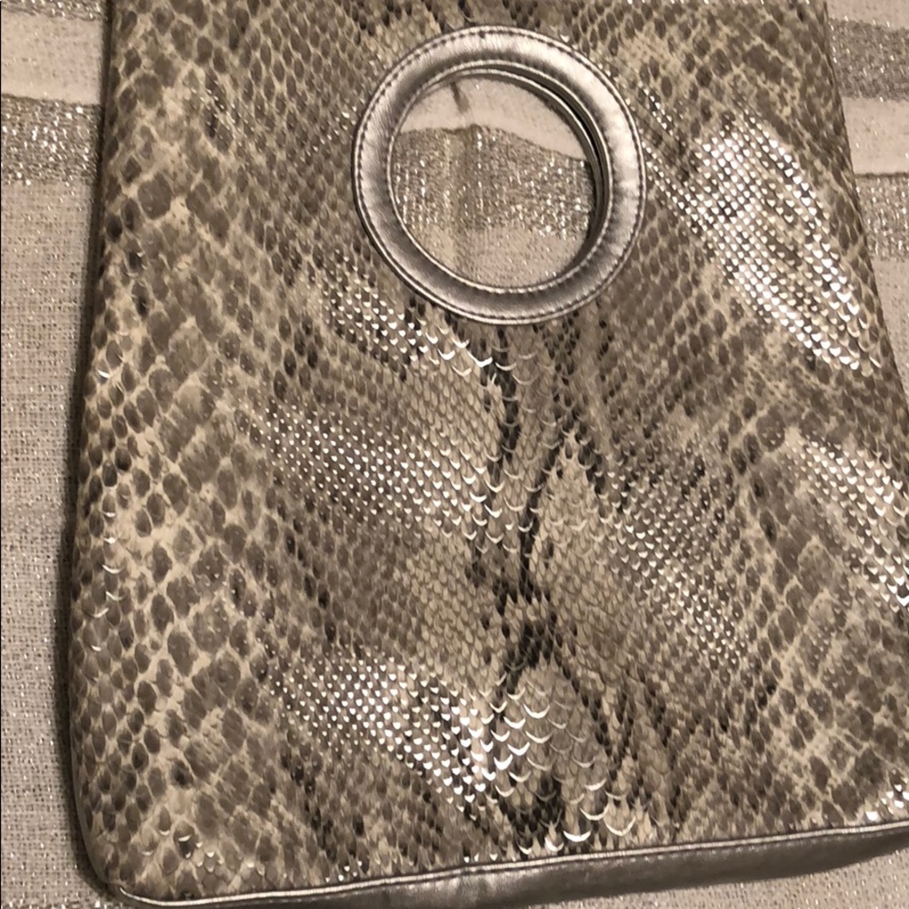 ☑️NWOT'S C RUSSE SILVER SNAKE BAG☑️ - Picture 3 of 8